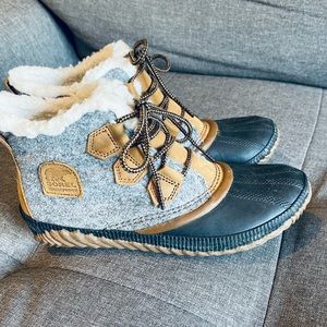 Sorel Out and About Rain boot size 9.5 Excellent used condition, worn 3 times.